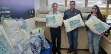 CEISE Br entrega fraldas geriátricas para Santa Casa